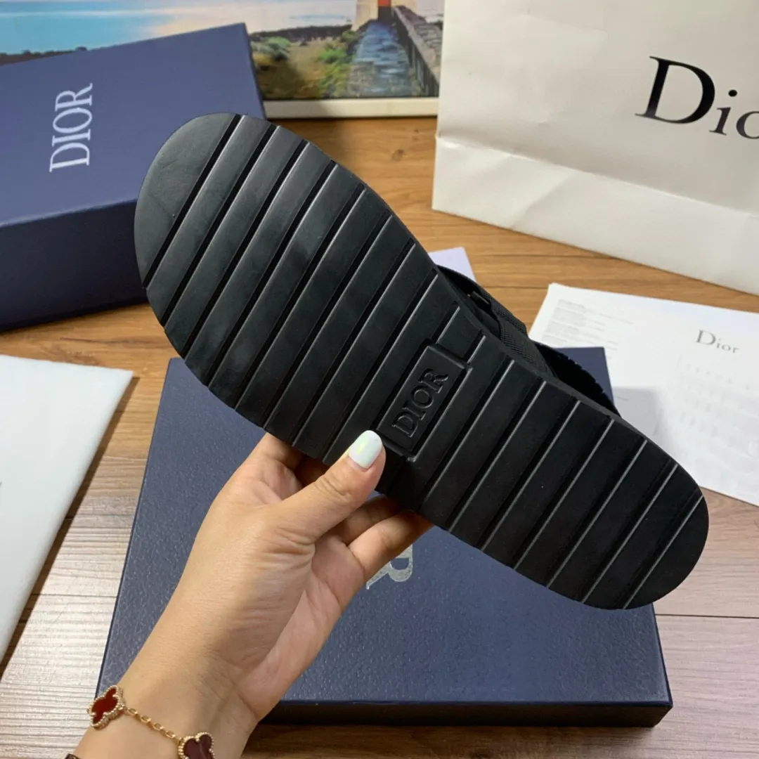 Factory price: 340💰Dior men’s counters are selling sandals at the same time✔️Imported brand printing/selected high-quality calfskin, highlighting high-end elegance and exquisite workmanship. Soles: original soles specially provided by the original factory, hot-selling physical products🔥Normal size: 38-44, customized 45